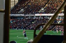 Jak skutecznie analizować typy bukmacherskie? 5 kroków, które oddzielają amatorów od profesjonalistów