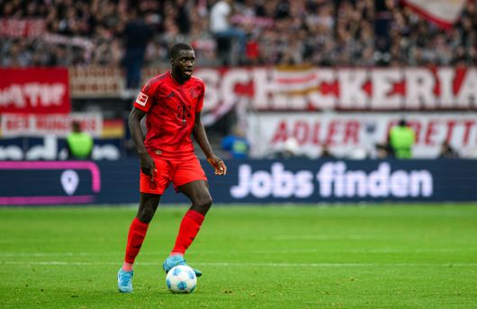 Walne zgromadzenie: Hainer apeluje do Upamecano!